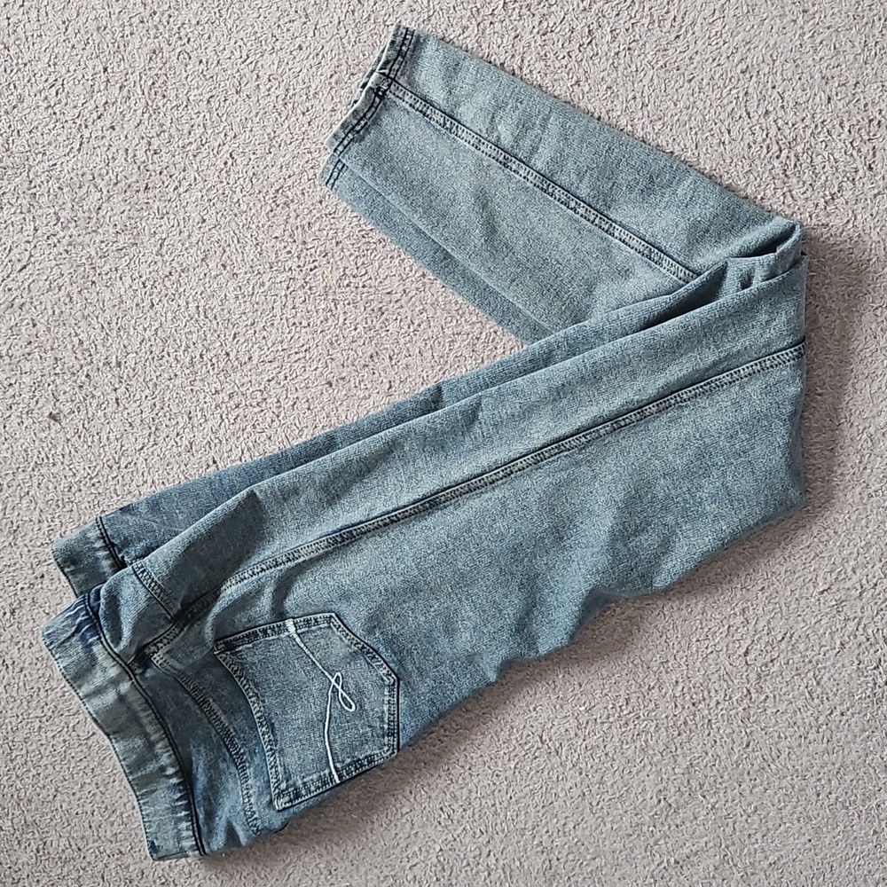 Gilly Hicks skinny pull-on women jeans
